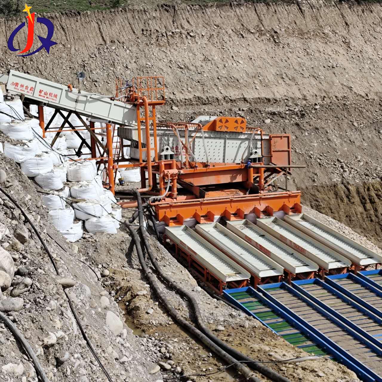 Ang pag-instalar ug pag-commissioning sa vibrating screen nga gold washing unit nahuman sa Kyrgyzstan